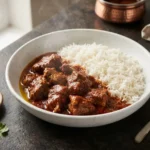 Rogan Josh – pomalu dušené jehněčí v aromatické omáčce s kořením z Kašmíru